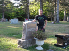 Henriksen tombstone