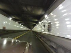 tunnelen til Canada.. et spor i hver retning, no wonder der er k i myldretiden..